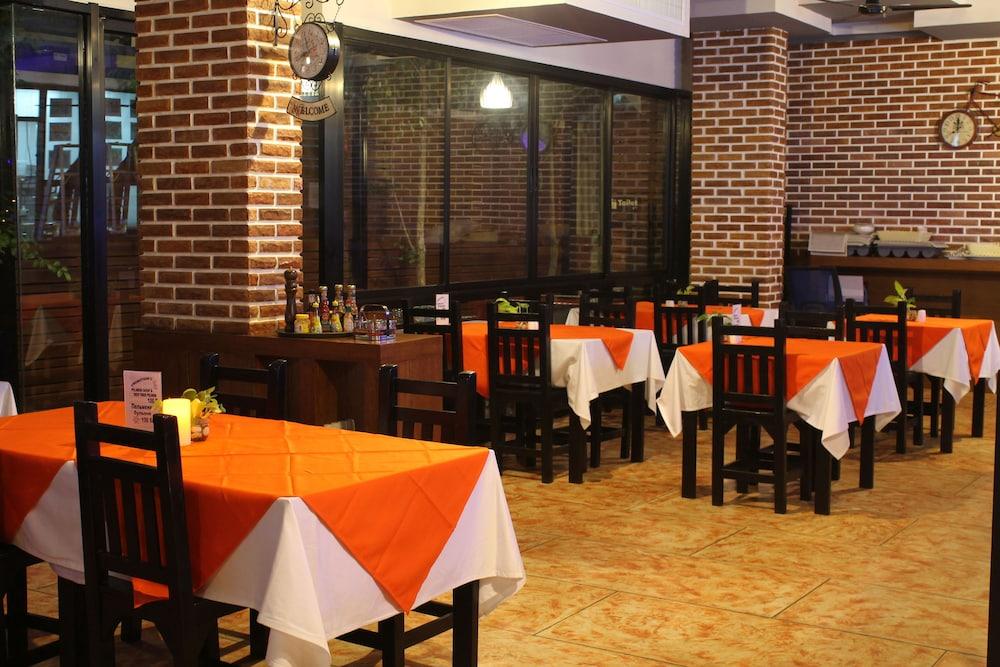 Red Planet Phuket Patong - Sha Extra Plus Exterior photo