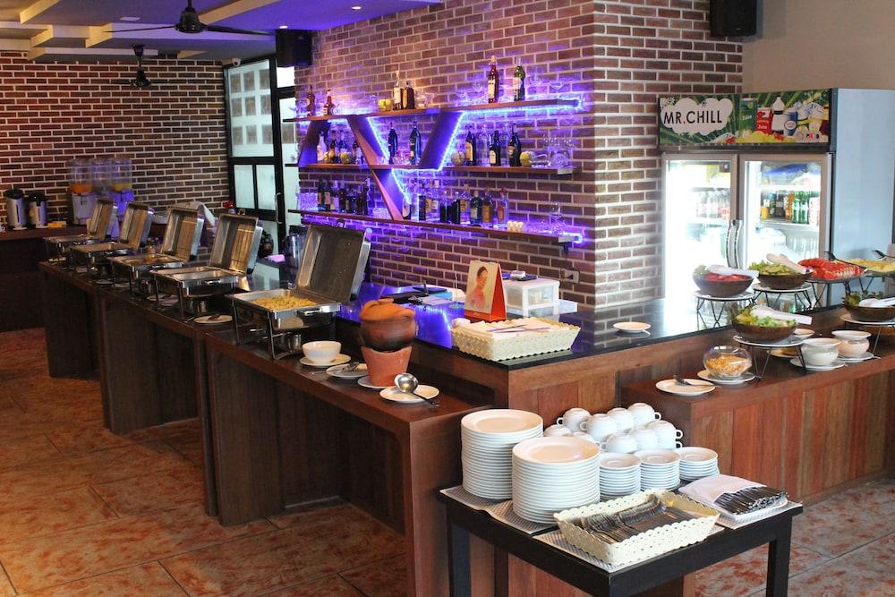 Red Planet Phuket Patong - Sha Extra Plus Exterior photo