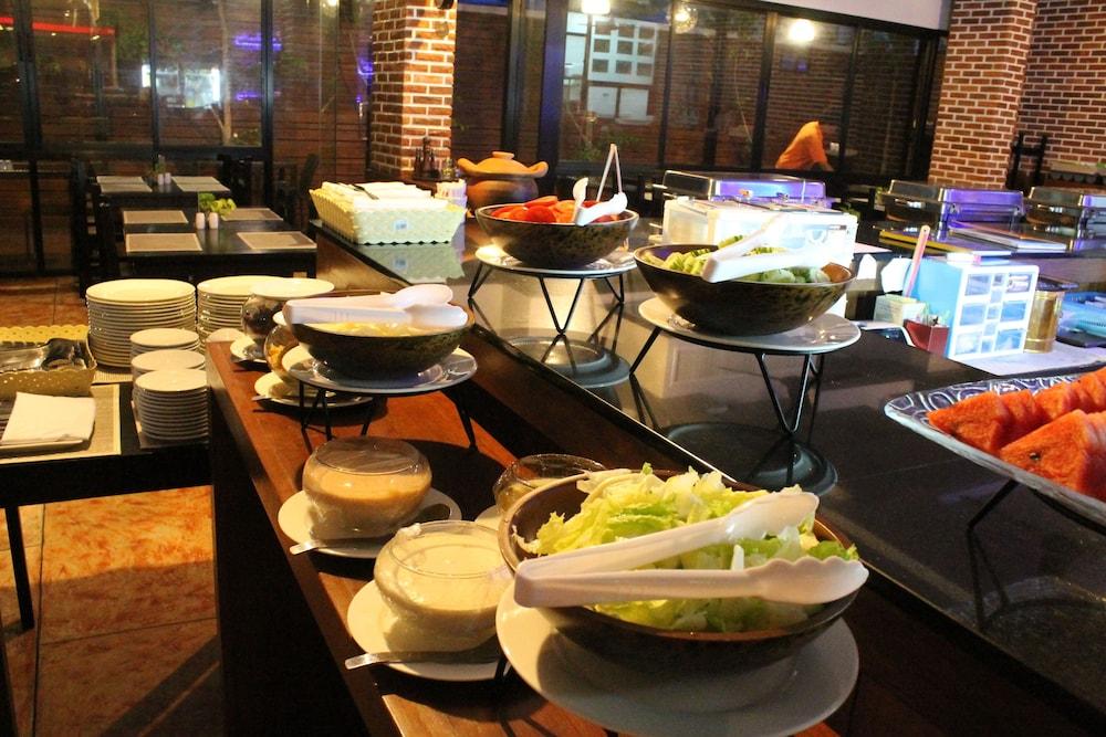 Red Planet Phuket Patong - Sha Extra Plus Exterior photo