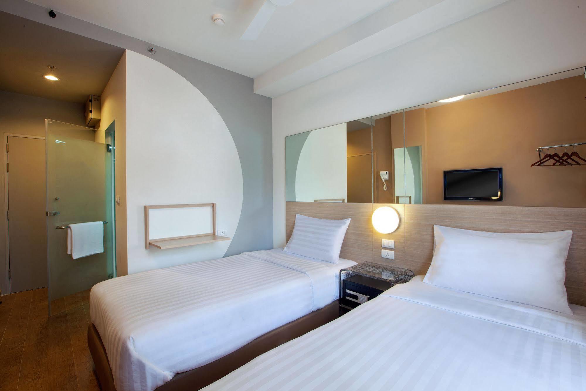 Red Planet Phuket Patong - Sha Extra Plus Exterior photo